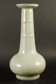 Chinese fine crackled vase