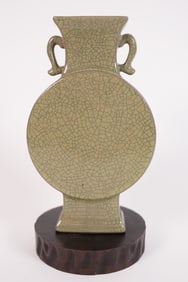 Chinese fine crackled vase