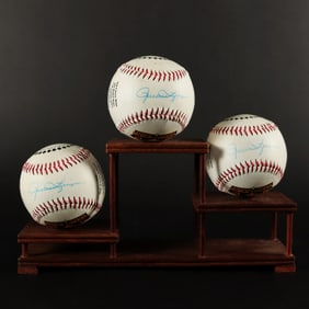 Lots Rollie Fingers signed ball