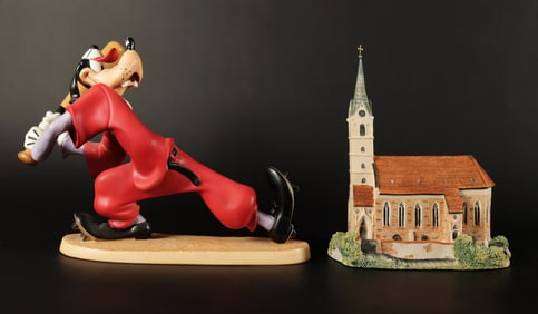 Lots Disney figurines