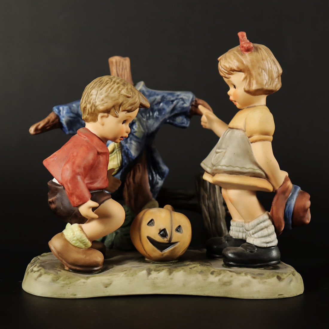 Goebel Hummel vintage figurine (1 of 6)