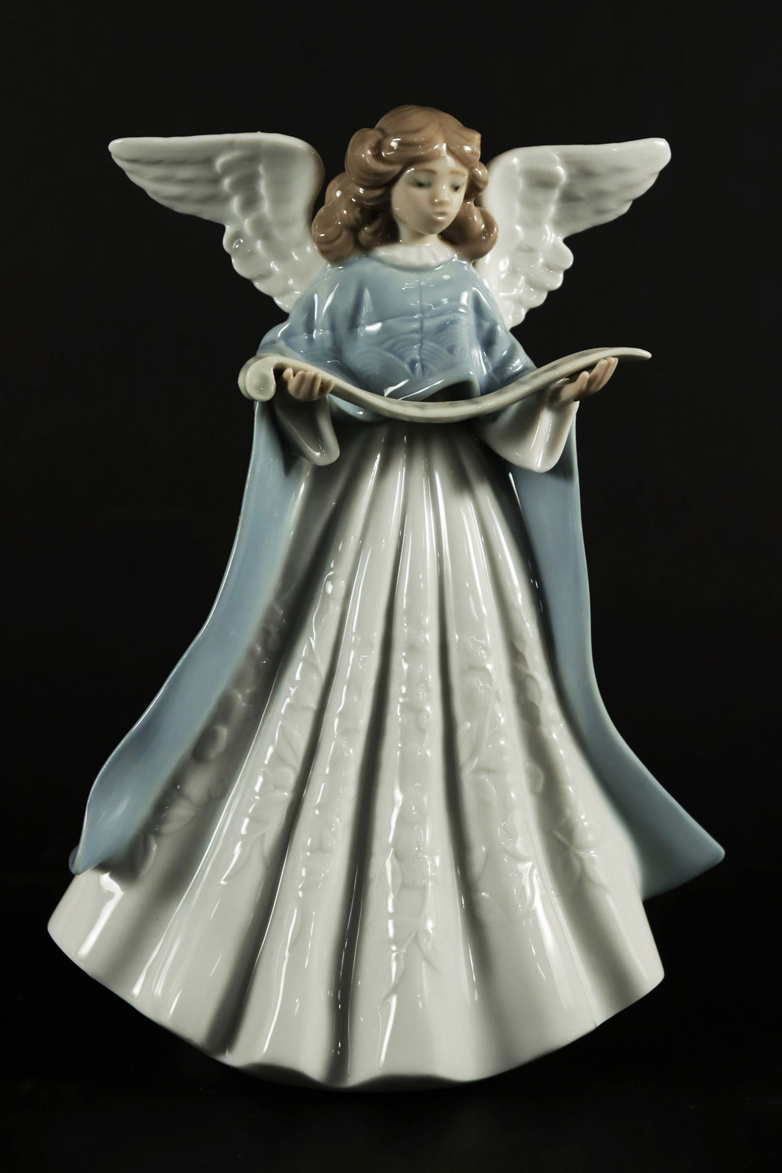 Lladro angel figurine (1 of 6)