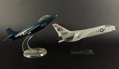 2 vintage airplane display
