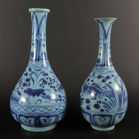 2 Chinese b/w fine vase