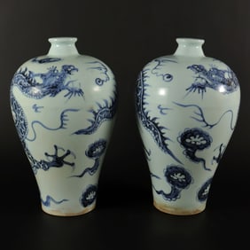 2 Chinese b/w dragon vase