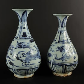 2 Chinese b/w fine vase