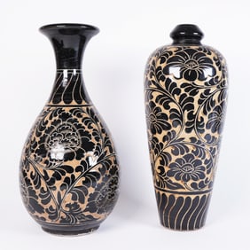 2 Chinese black vase