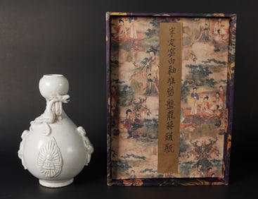 Chinese white vase with box