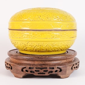 Chinese fine yellow lidded box