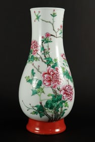 Chinese famille rose fine vase