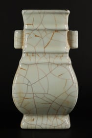 Chinese fine handled vase