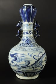 Chinese fine b/w vase