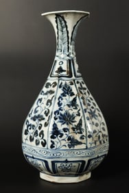 Chinese tall b/w fine vase