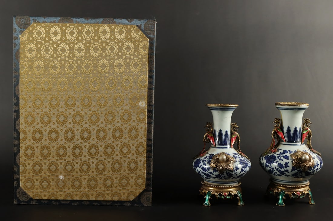 2 Chinese fine vase with stand (1 of 8)