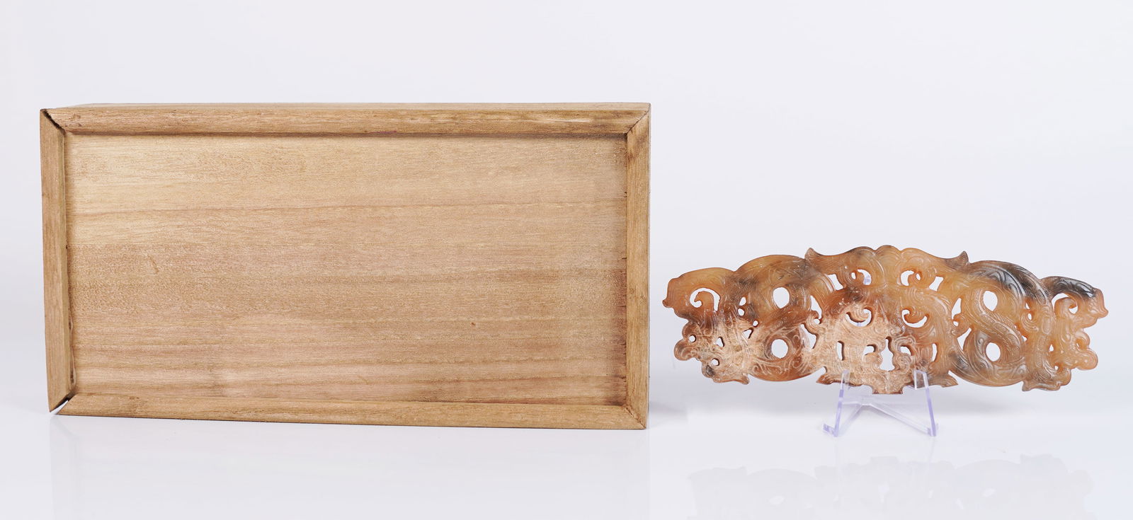 Chinese fine jade ornament: Chinese fine jade ornament with wooden box. H: 6.6" x W: 2.1."