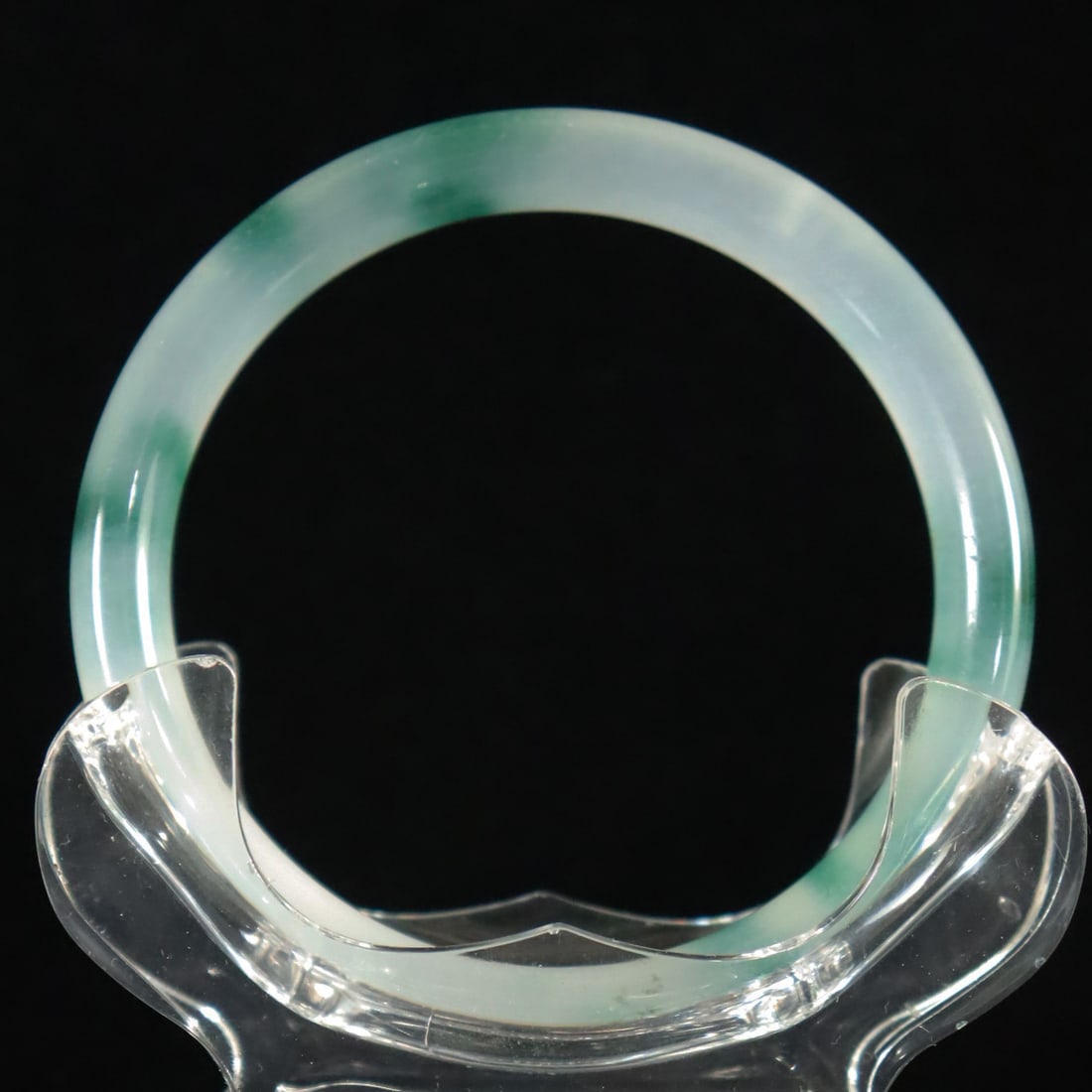 Lots Chinese fine bangles: Lots Chinese fine bangles.