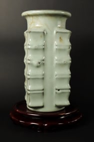 Chinese fine celadon vase