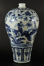 Chinese tall b/w fine vase