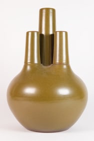 Chinese fine green tube vase