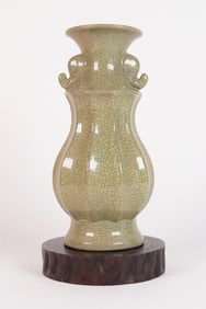 Chinese fine crackled vase