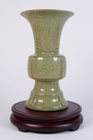Chinese fine crackled vase