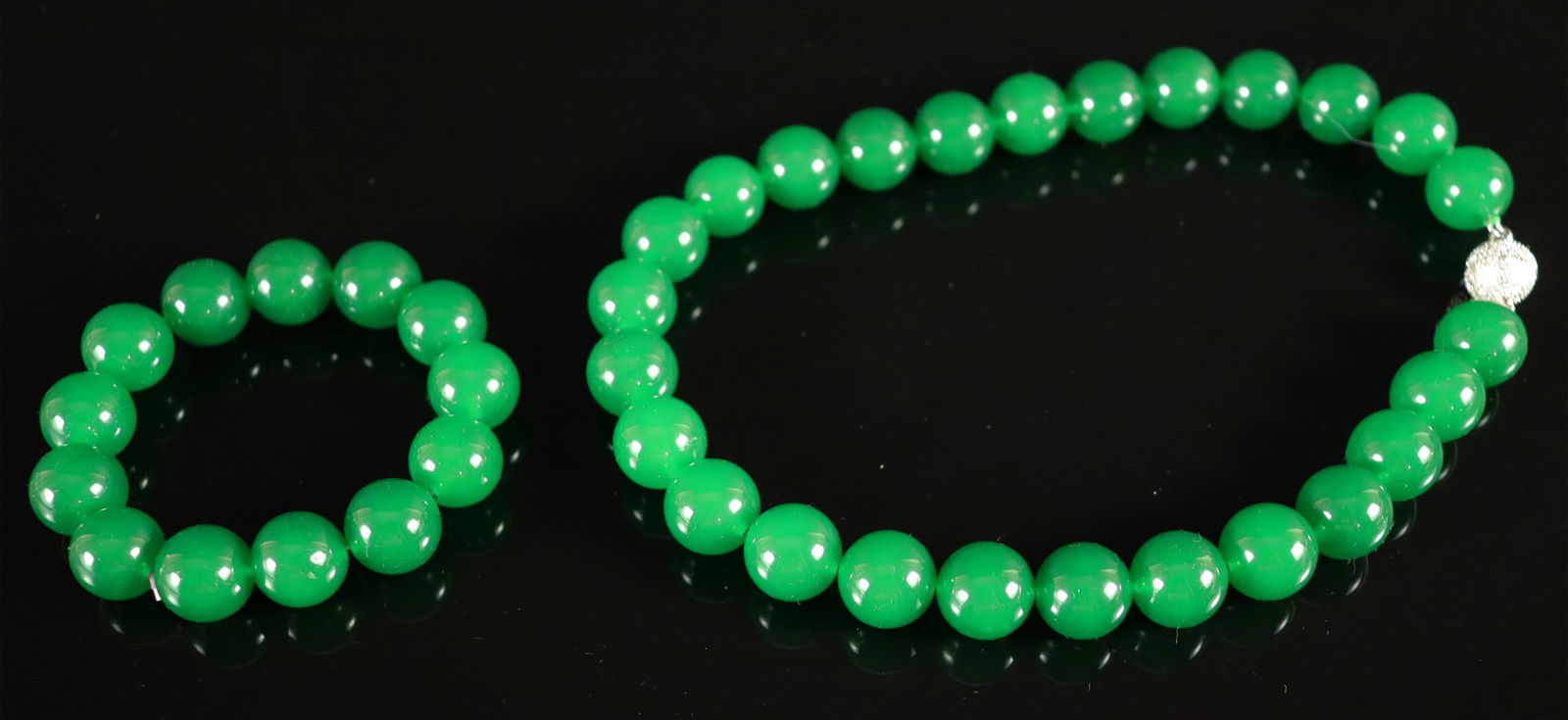 Lots Chinese apple green items (1 of 7)