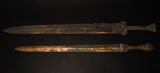 Lots Chinese bronze sword