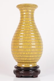 Chinese fine yellow vase