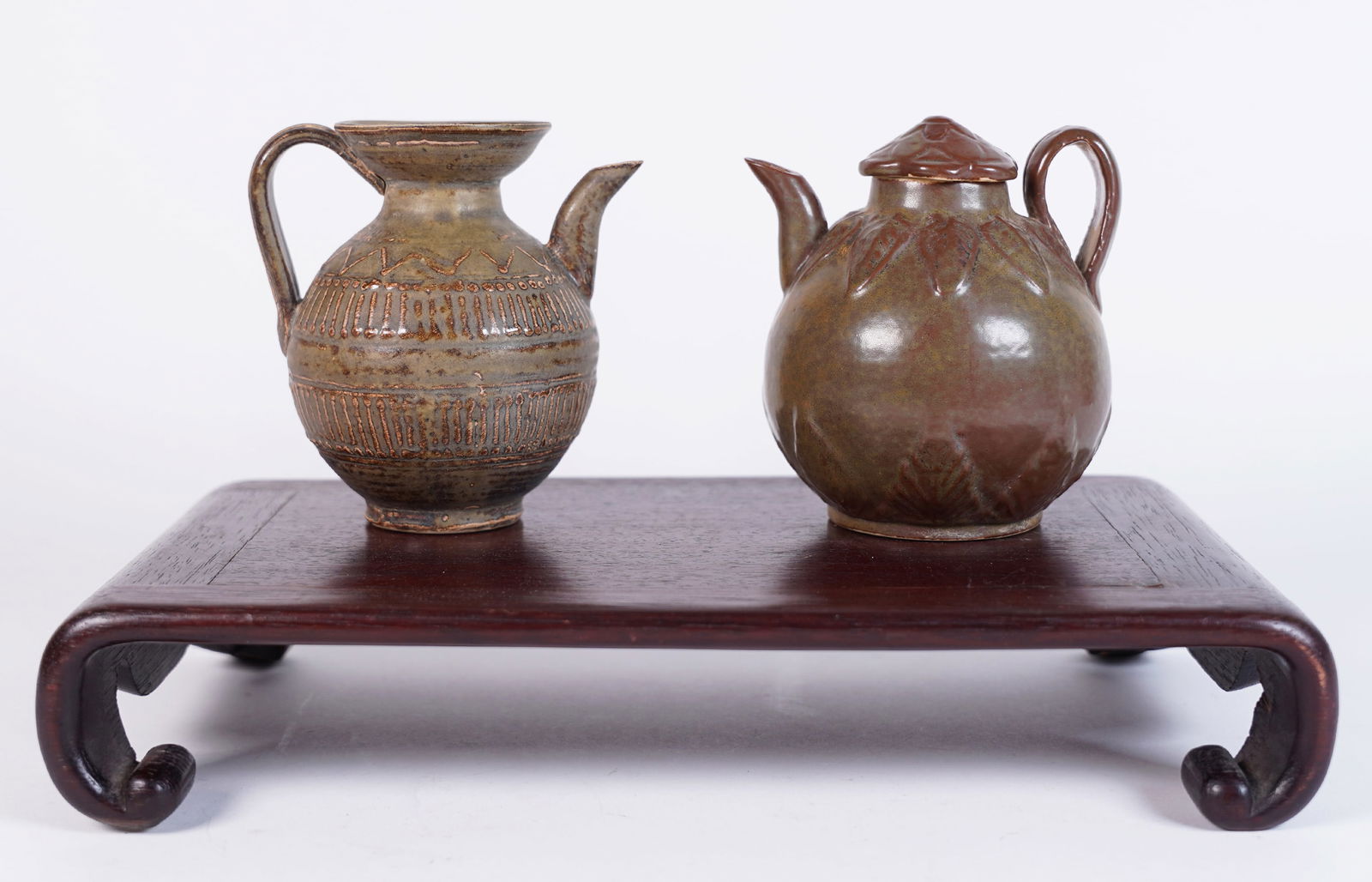 2 Chinese pottery items (1 of 7)