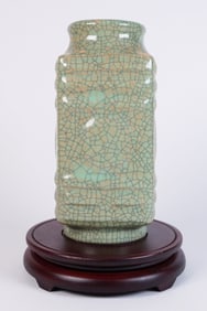 Chinese fine crackled vase