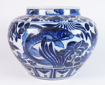 Chinese fine b/w jar