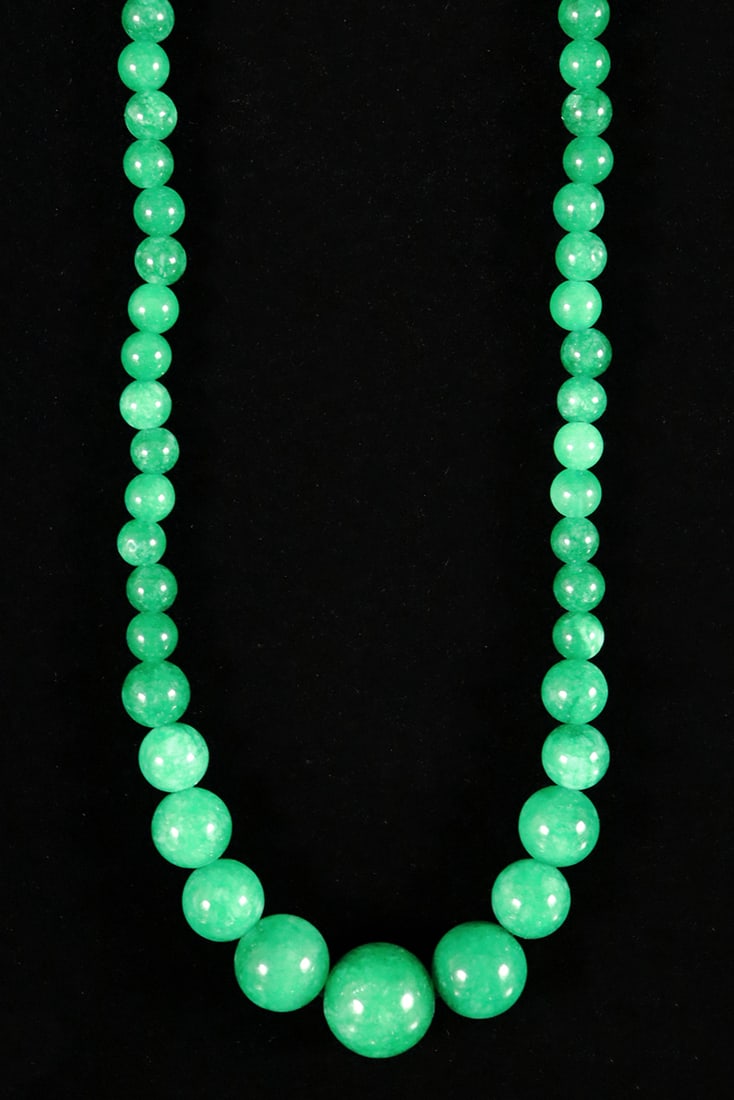 Chinese apple green necklace (1 of 7)