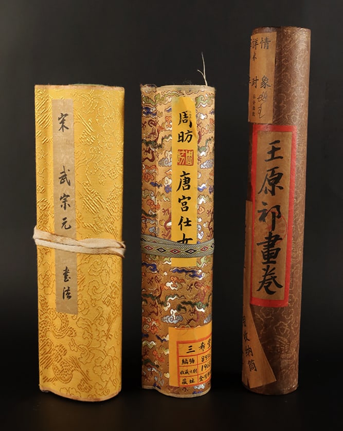 Lots Chinese scrolls: Lots Chinese scrolls.