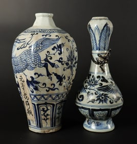 2 Chinese b/w fine vase