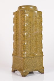 Chinese crackled vase