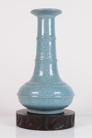 Chinese fine crackled vase