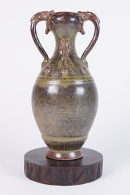 Chinese fine handled vase