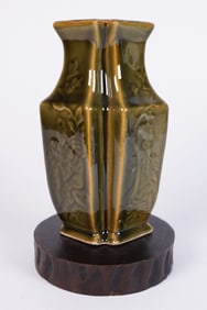 Chinese fine green vase