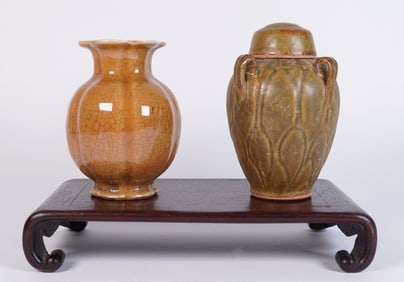 2 Chinese ceramic vase