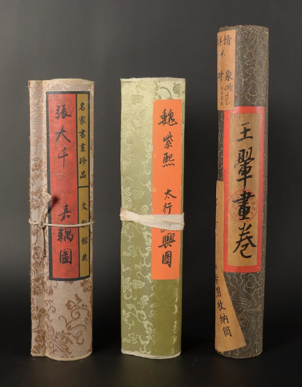 Lots Chinese scrolls: Lots Chinese scrolls.