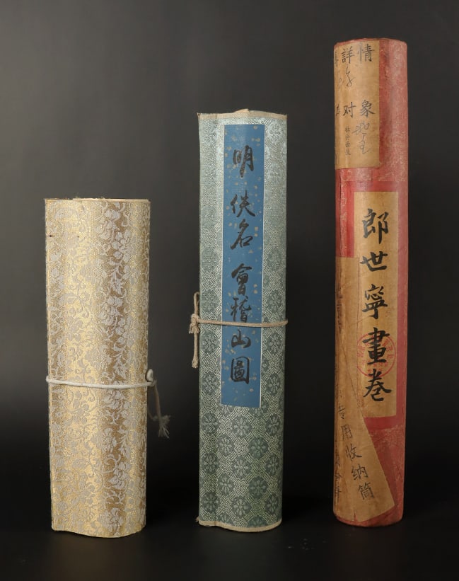 Lots Chinese scrolls: Lots Chinese scrolls.