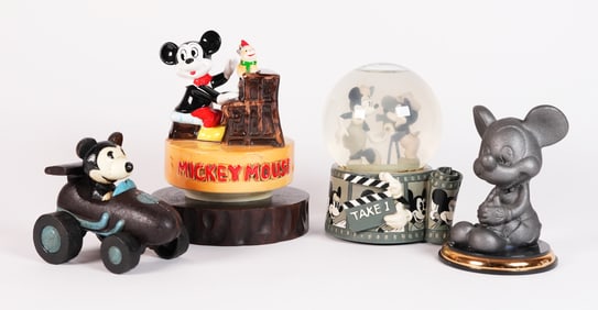 Lots Mickey Mouse vintage items