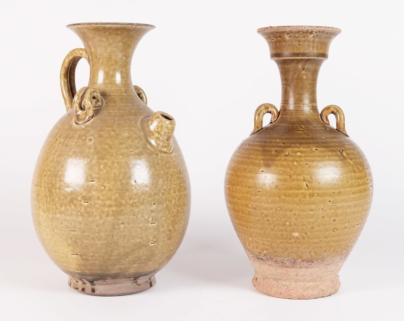 Lots Chinese pottery jar: Lots Chinese pottery jar. Largest H: 10.6" x W: 6.5."