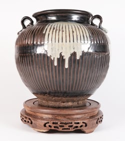 Chinese fine antique pot