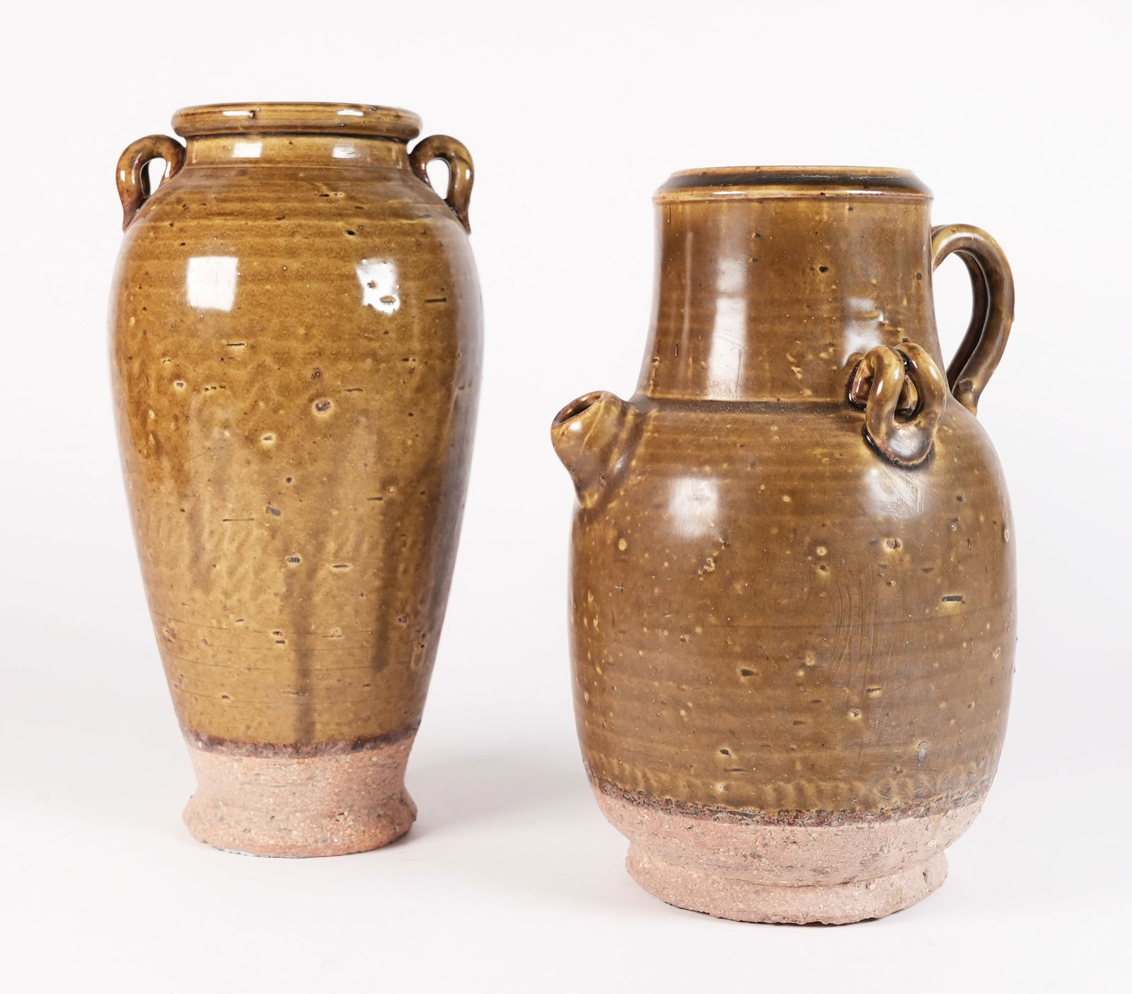 Lots Chinese antique pottery vase: Lots Chinese antique pottery vase. H: 10" x W. 5.5."