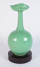 Chinese fine green vase