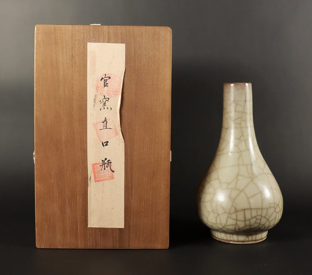 Chinese crackled vase with box: Chinese fine crackled vase with wooden box. H: 8.6" x W: 5."