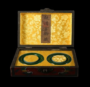 Lots Chinese bangles in box