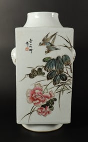 Chinese fine square vase with box