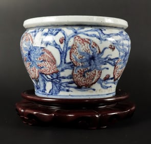 Chinese fine porcelain pot